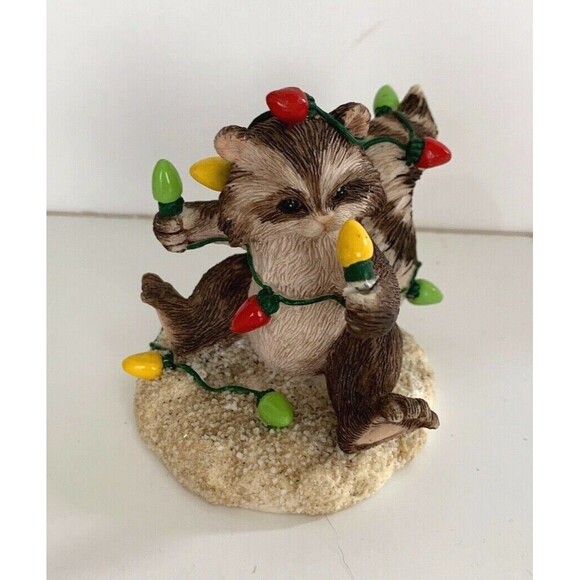 Charming Tails Silvestri Testing the Lights Raccoon Dean Griff Christmas Lights - Picture 6 of 7